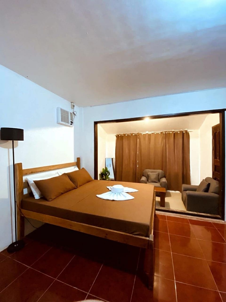 Family Quadruple Room | Desk, bed sheets