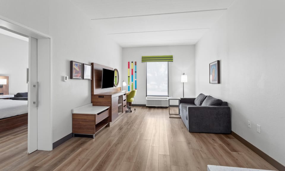 Suite, 1 King Bed, Non Smoking | Living area | TV, pay movies