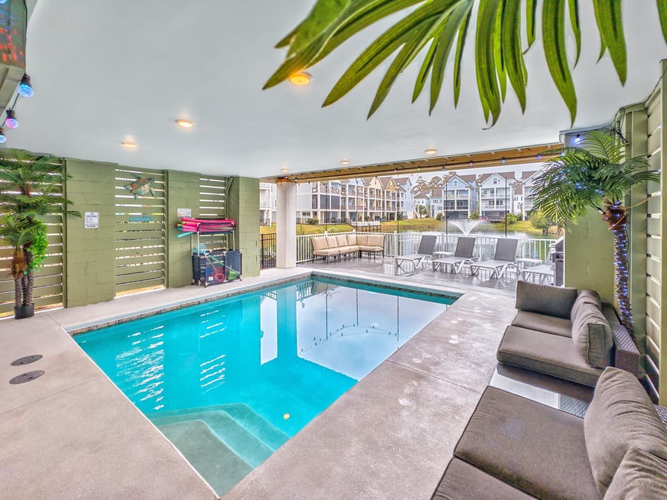 Enlarged free heated pool