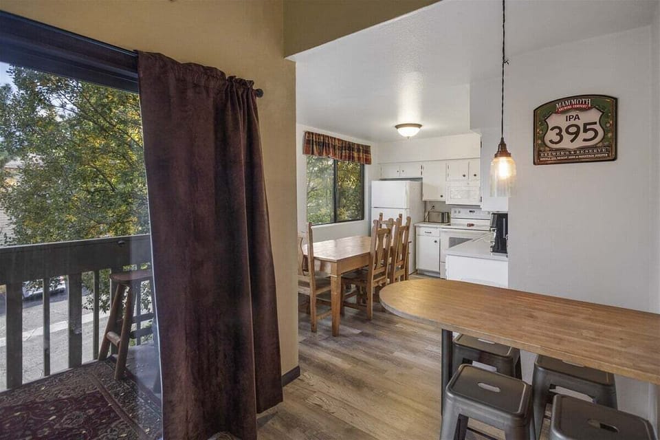 Kitchen entrance, counter/bar space