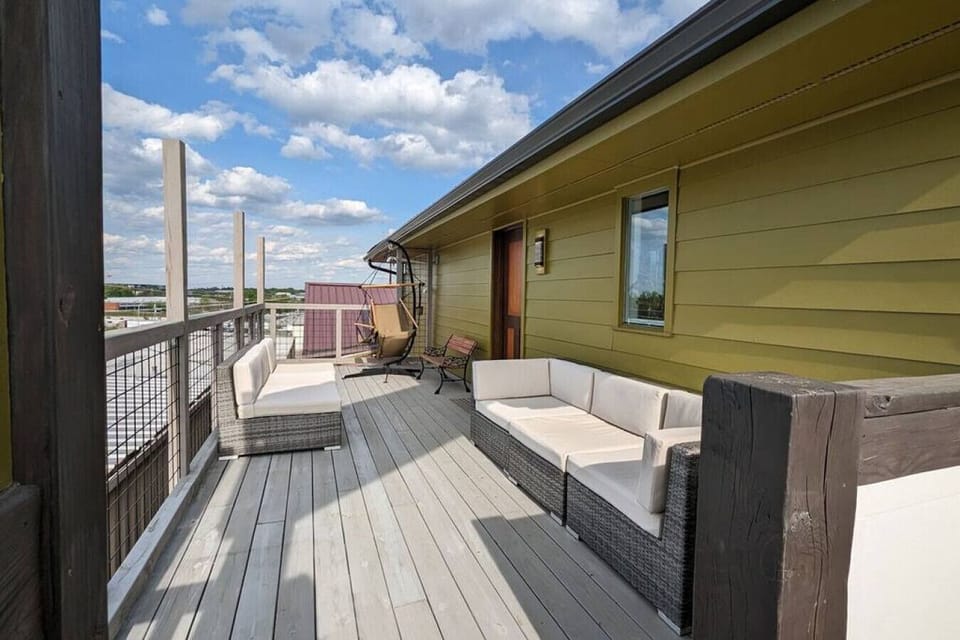 Nice place to relax, overlooking GEODIS Park (1 mile away), and great sunset view.