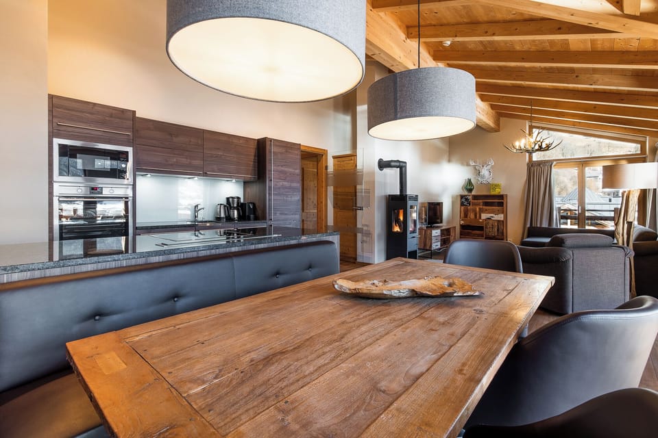 Penthouse-Apartment 3C | Living area | 40-inch TV with cable channels, heated floors