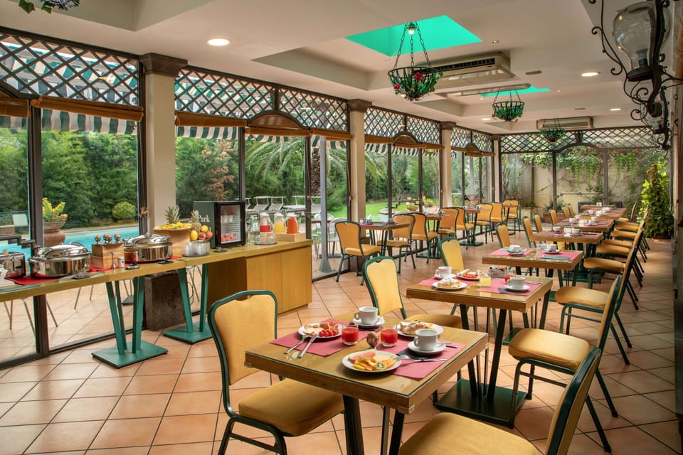 Daily buffet breakfast for a fee