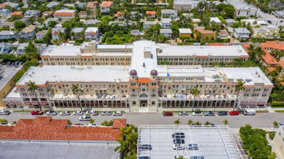 Bird's eye view of Palm Beach.