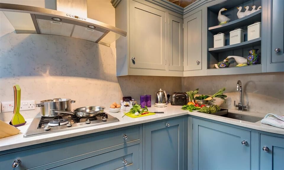 Dishwasher, cookware/dishes/utensils