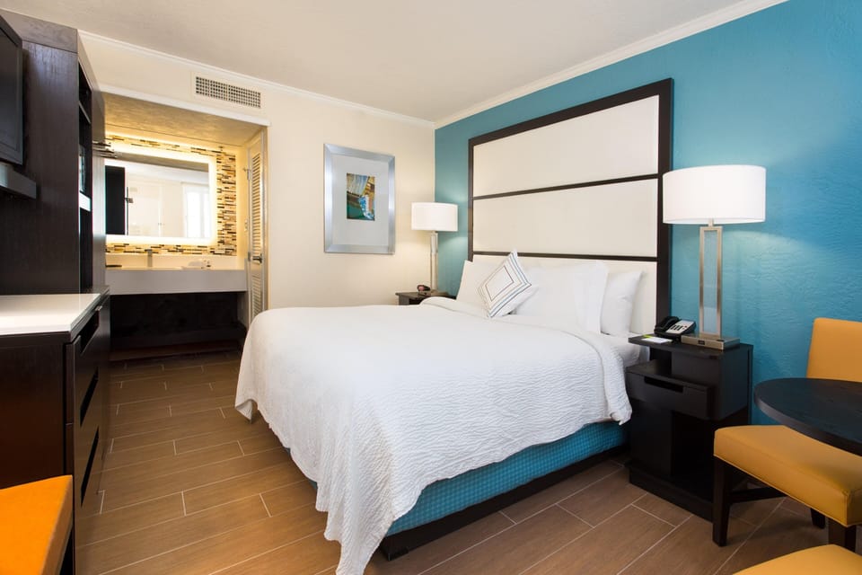 Pillowtop beds, in-room safe, desk, laptop workspace