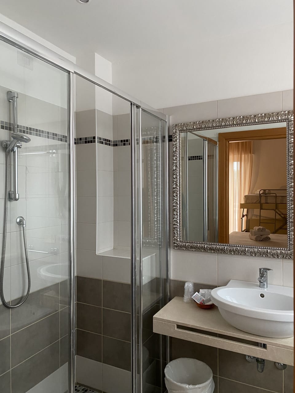 Shower, free toiletries, hair dryer, bidet