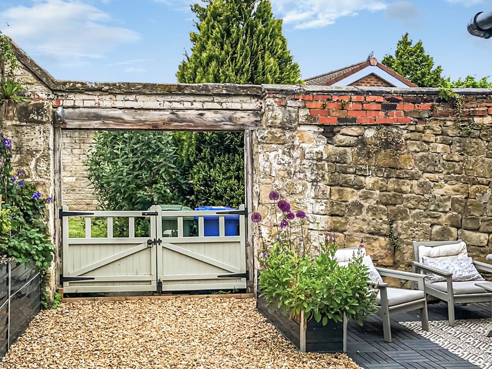 Outdoor area | Number 1, Alnwick