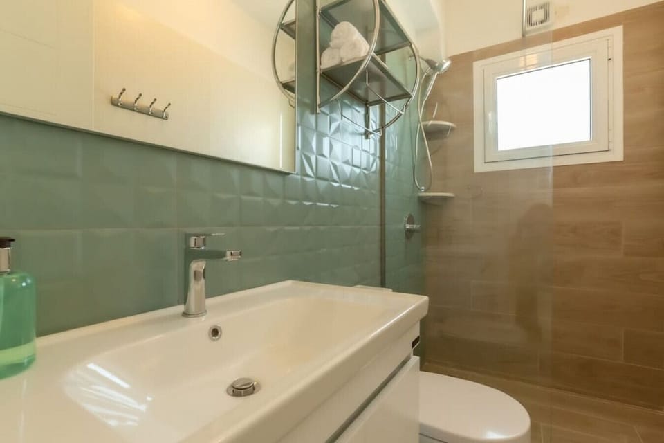 Bathroom 1 on Ground Floor. See floor plan for location.