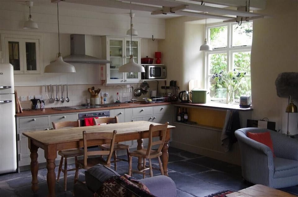 Fridge, dishwasher, cookware/dishes/utensils