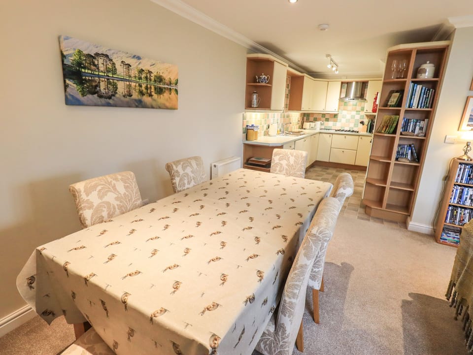 Cottage | Dining