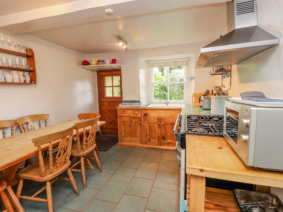 Fridge, dishwasher, cookware/dishes/utensils