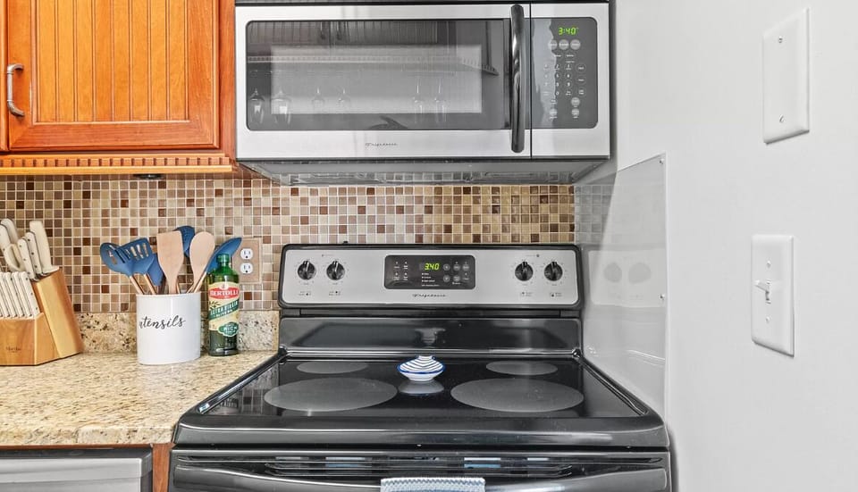 Full kitchen