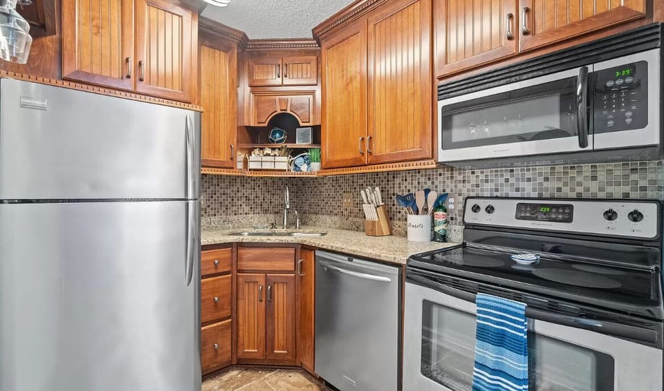 Full kitchen