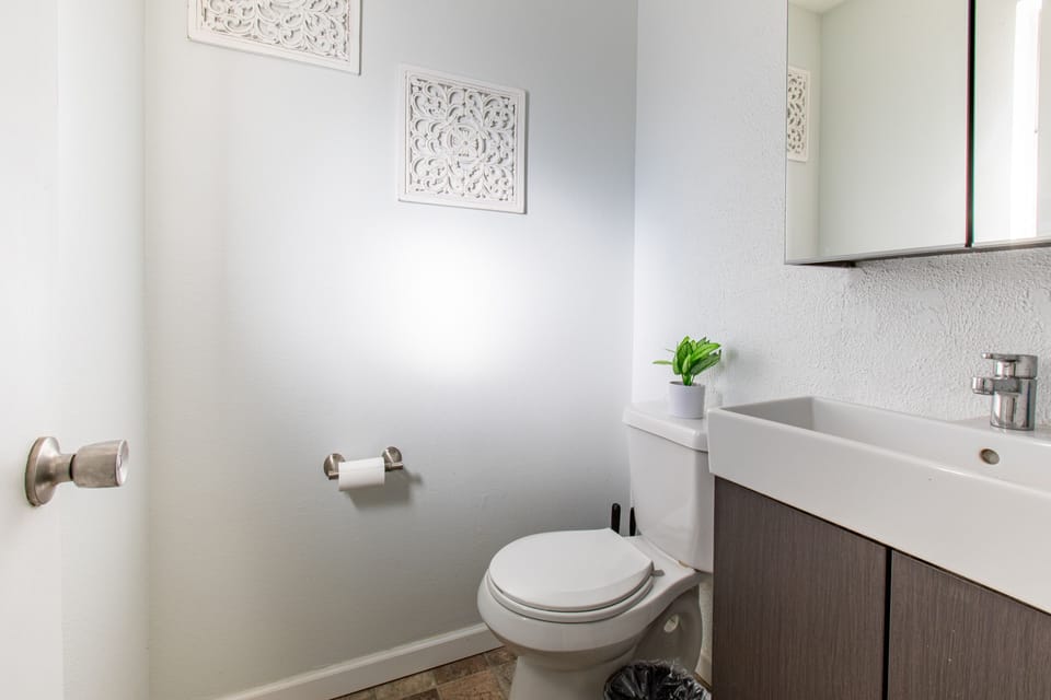 Half bathroom in main floor 