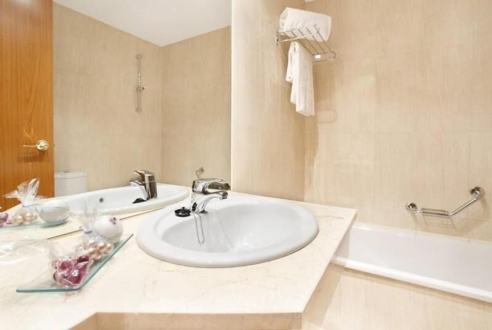 Deep soaking tub, free toiletries, hair dryer, bidet