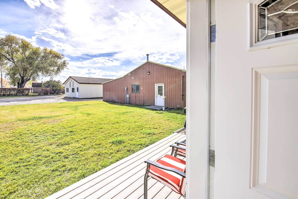 Exterior | Driveway (7 Vehicles) | RV/Trailer Parking Allowed