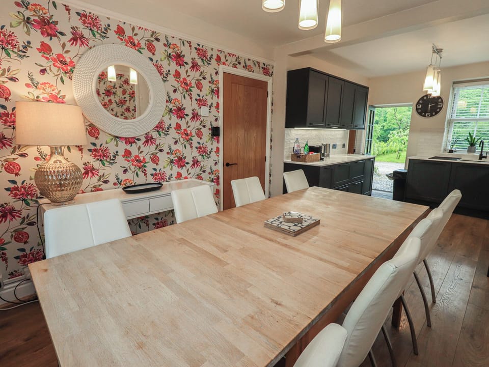 Cottage | Dining