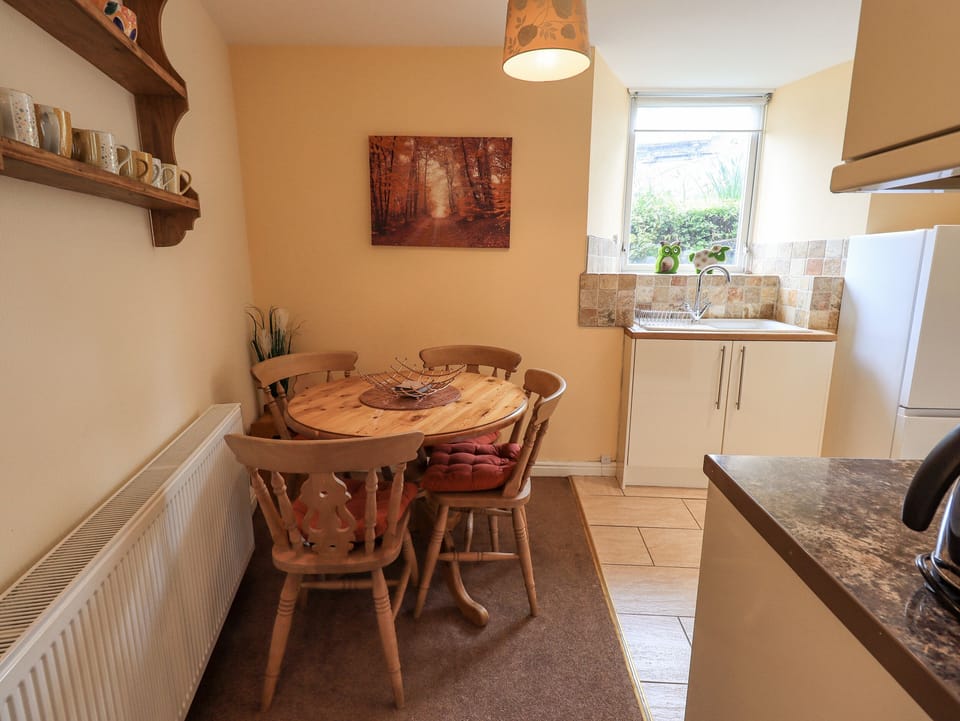 Cottage | Dining