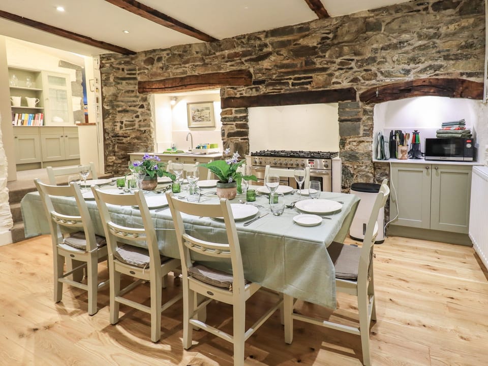 Cottage | Dining