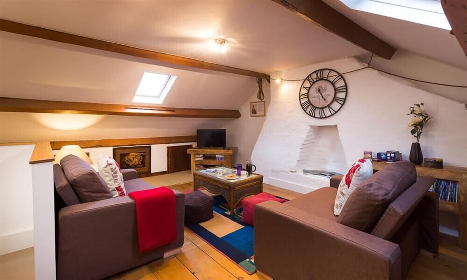 2 bedrooms, individually decorated, individually furnished, free WiFi