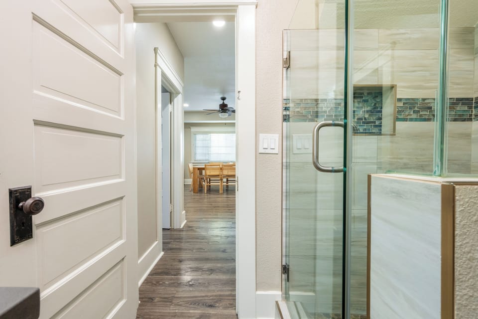 Bathroom 1.