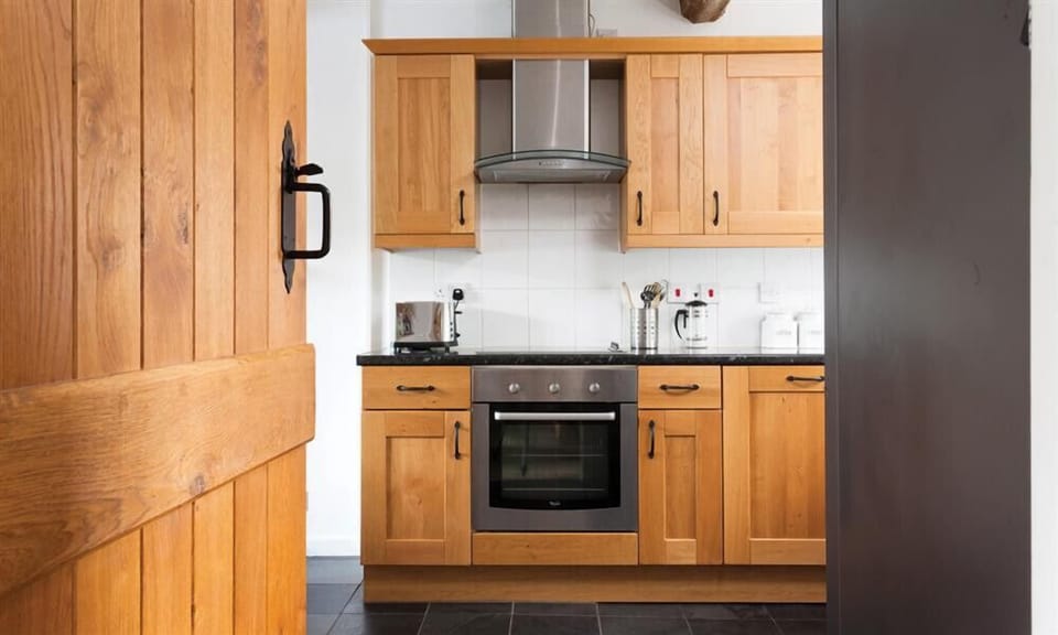 Fridge, dishwasher, cookware/dishes/utensils