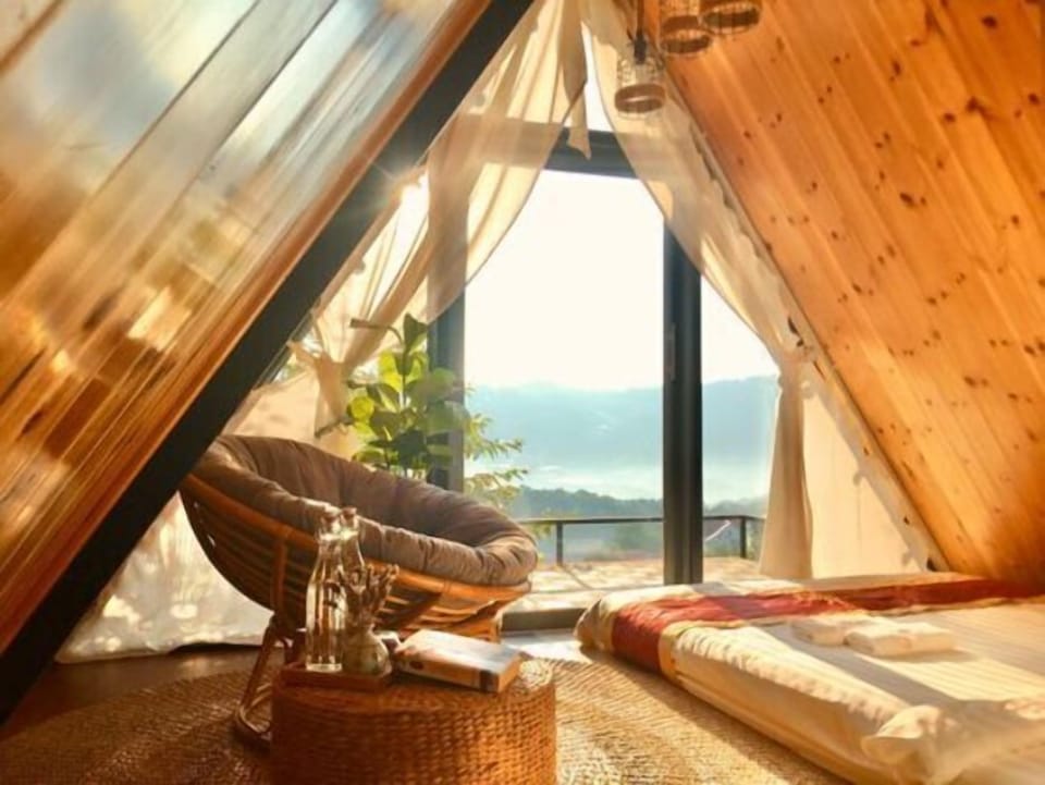 Deluxe Double Room, Non Smoking, Mountain View | Minibar, individually furnished, desk, blackout drapes