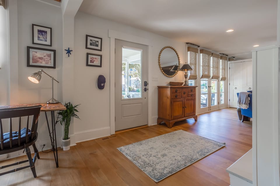 Entry Way/Foyer Area