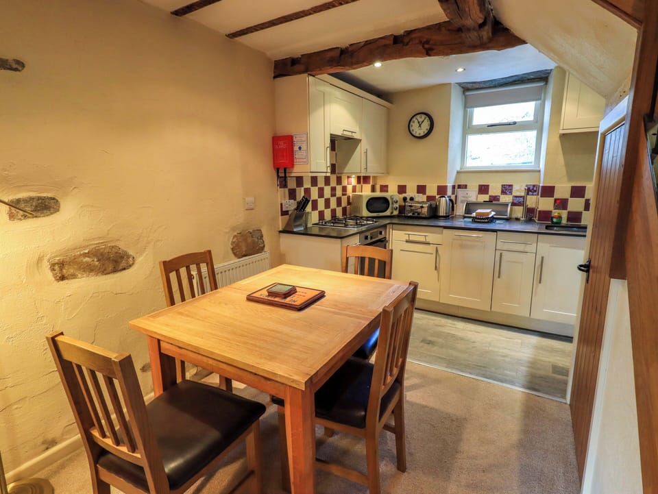 Cottage | Dining