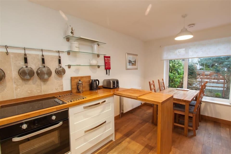 Fridge, dishwasher, cookware/dishes/utensils