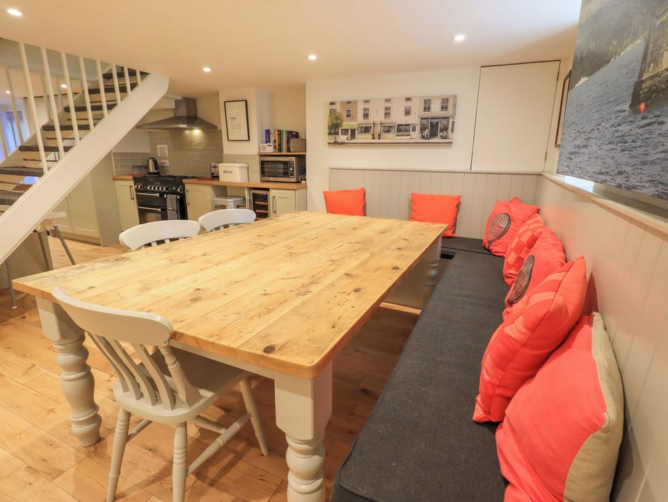 Cottage | Dining