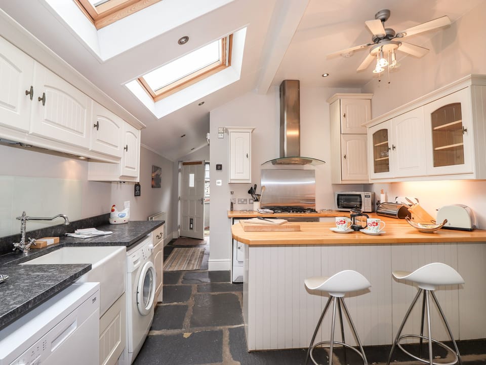 Fridge, dishwasher, cookware/dishes/utensils