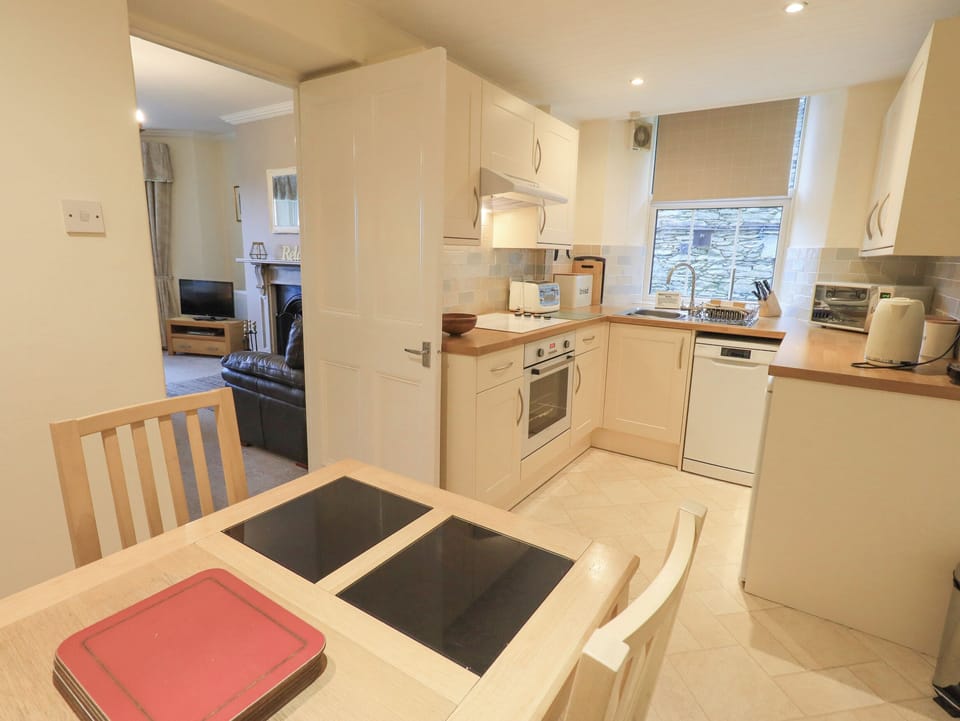 Cottage | Private kitchen | Fridge, dishwasher, cookware/dishes/utensils