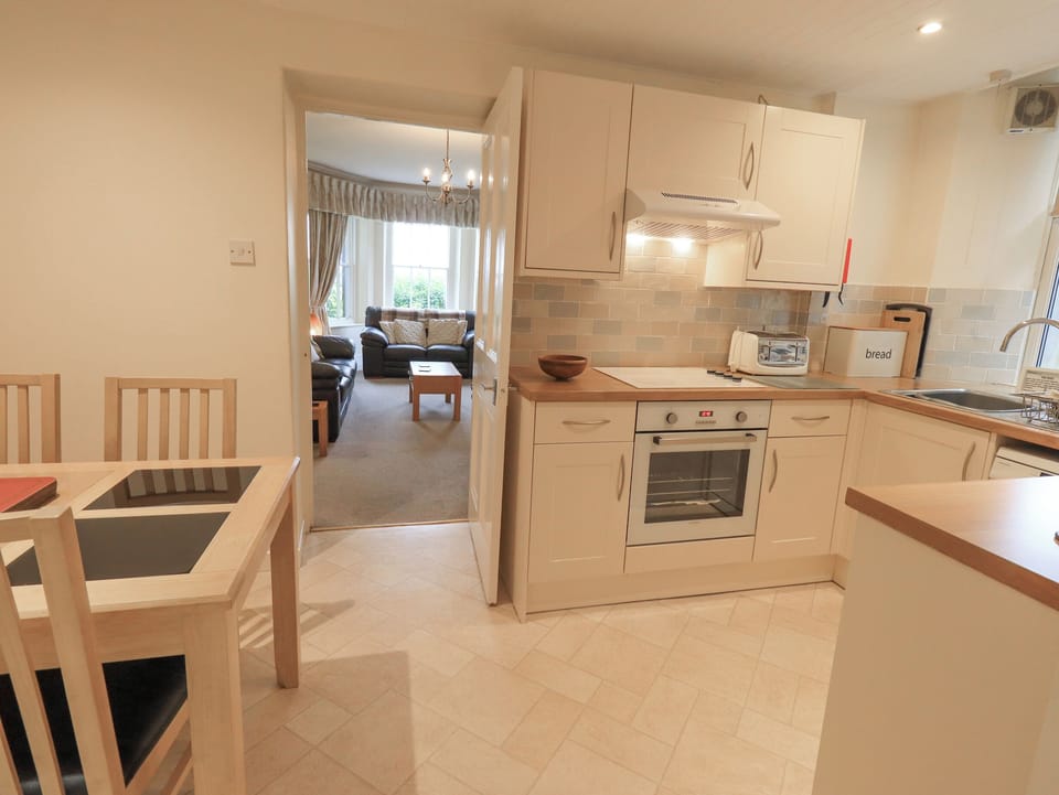 Cottage | Private kitchen | Fridge, dishwasher, cookware/dishes/utensils