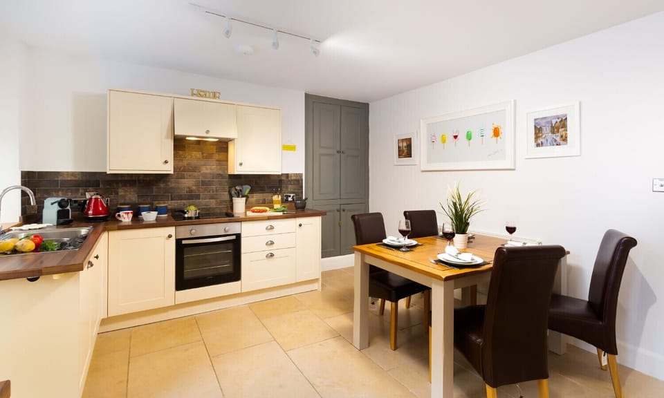 Fridge, dishwasher, cookware/dishes/utensils