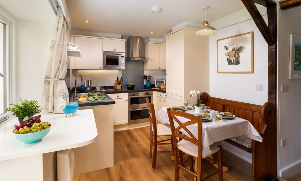 Fridge, microwave, dishwasher, cookware/dishes/utensils