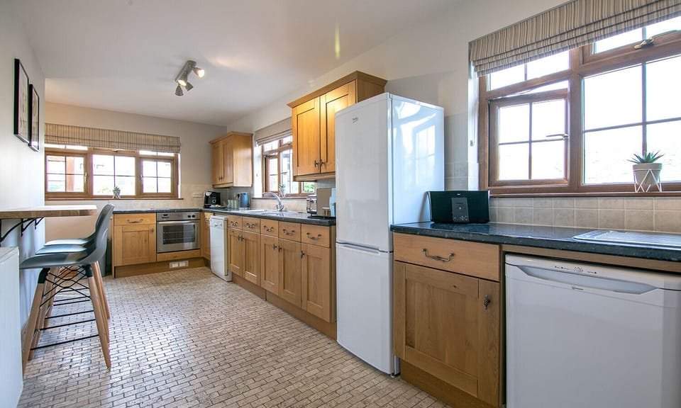 Fridge, dishwasher, cookware/dishes/utensils