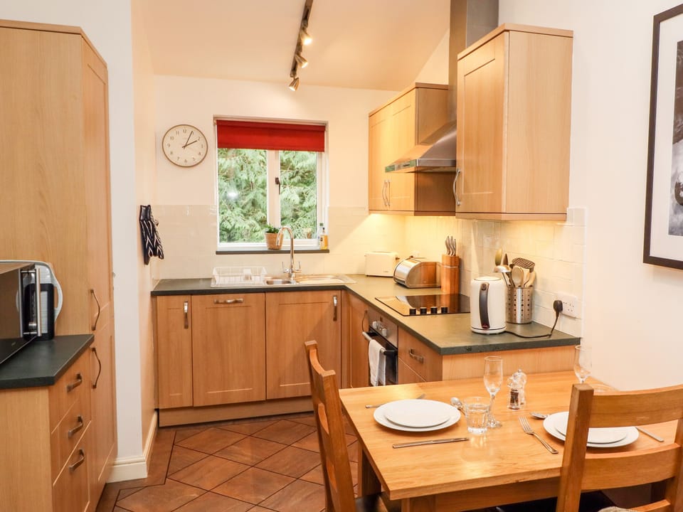 Fridge, dishwasher, cookware/dishes/utensils