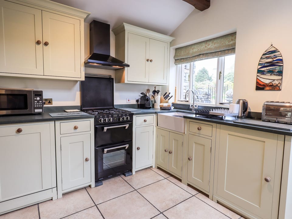 Fridge, dishwasher, cookware/dishes/utensils