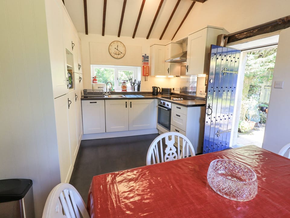 Cottage | Dining