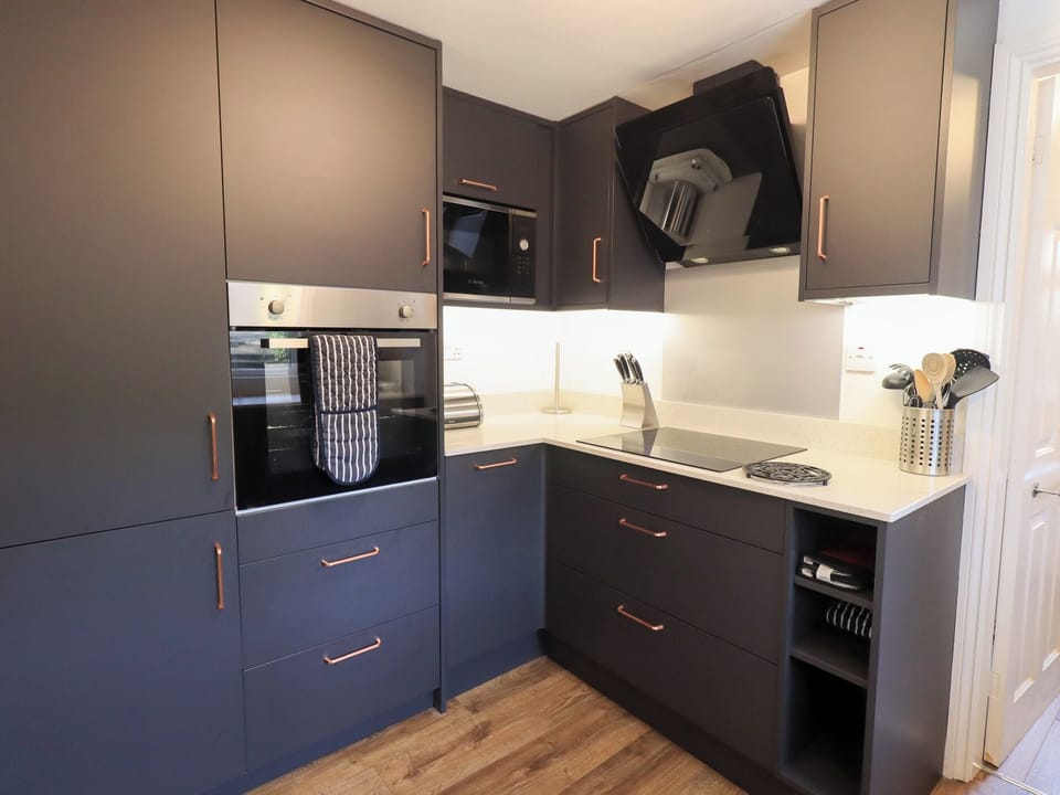 Cottage | Private kitchen | Fridge, dishwasher, electric kettle, toaster