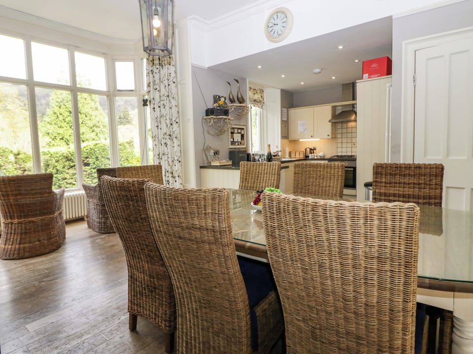 Cottage | Dining