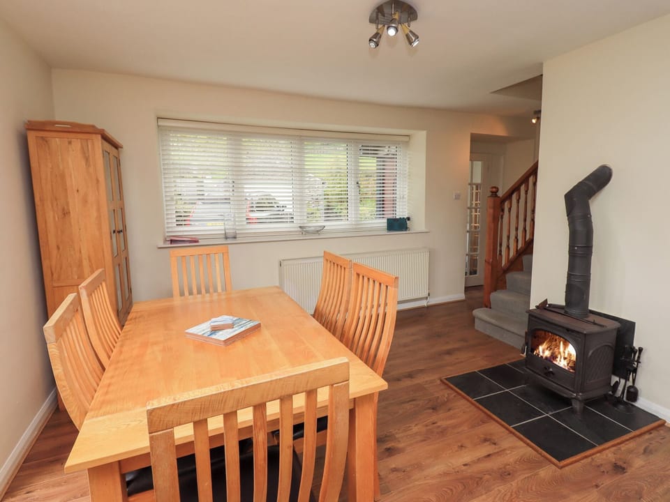 Cottage | Dining