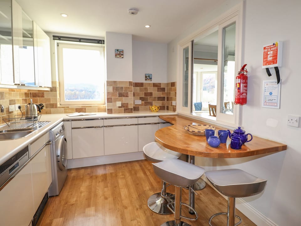 Fridge, dishwasher, cookware/dishes/utensils