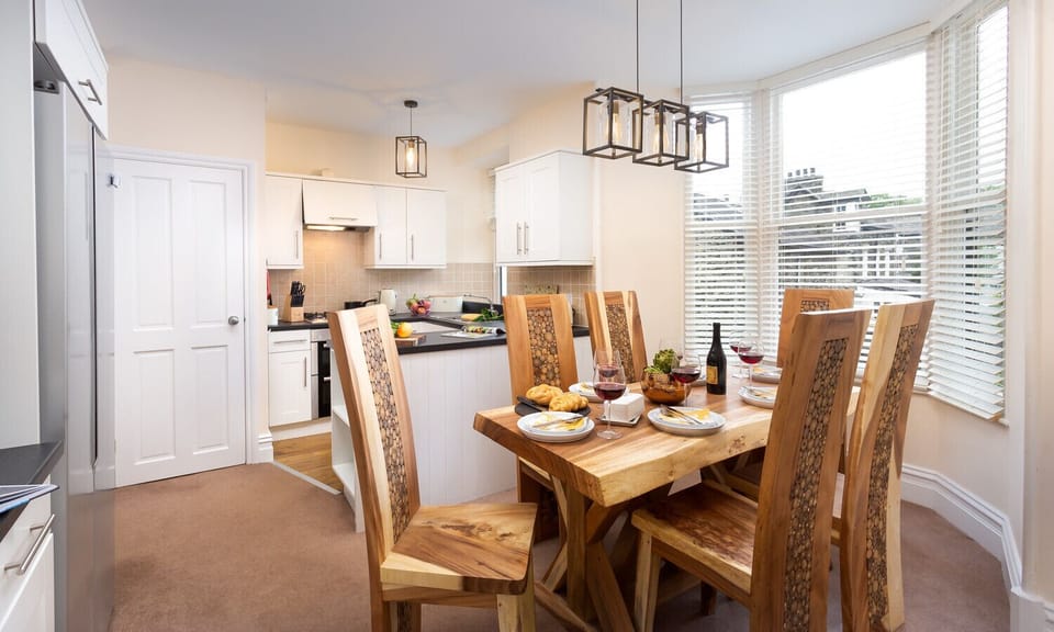 Fridge, microwave, dishwasher, cookware/dishes/utensils