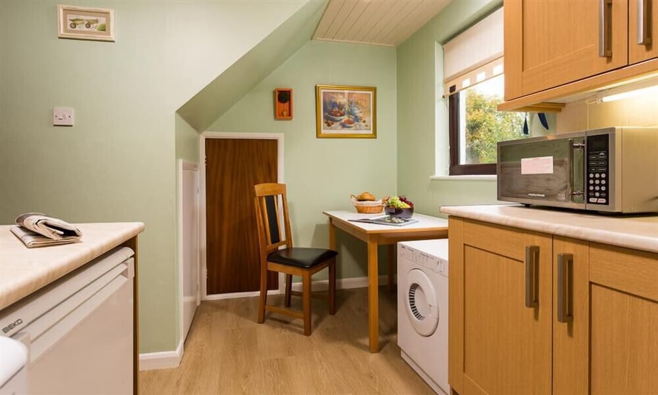 Fridge, microwave, dishwasher, cookware/dishes/utensils