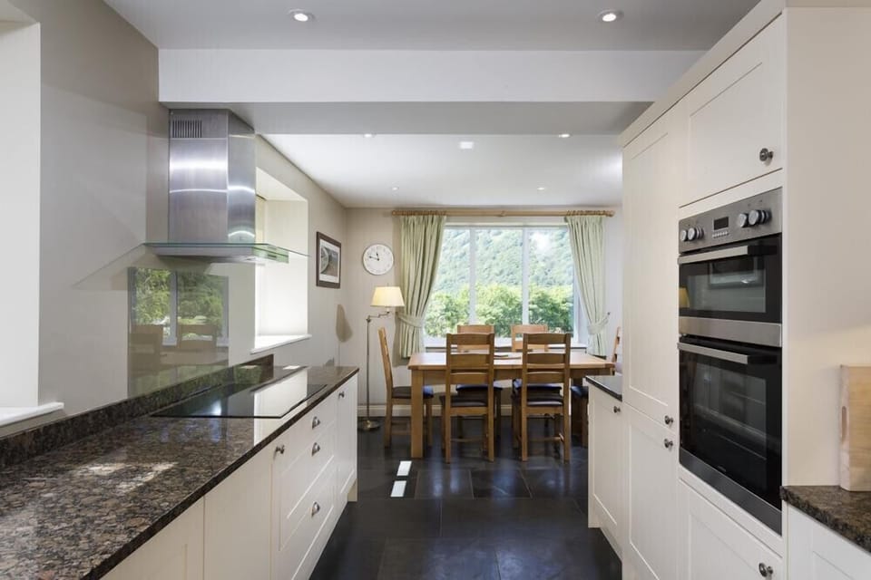 Fridge, dishwasher, cookware/dishes/utensils