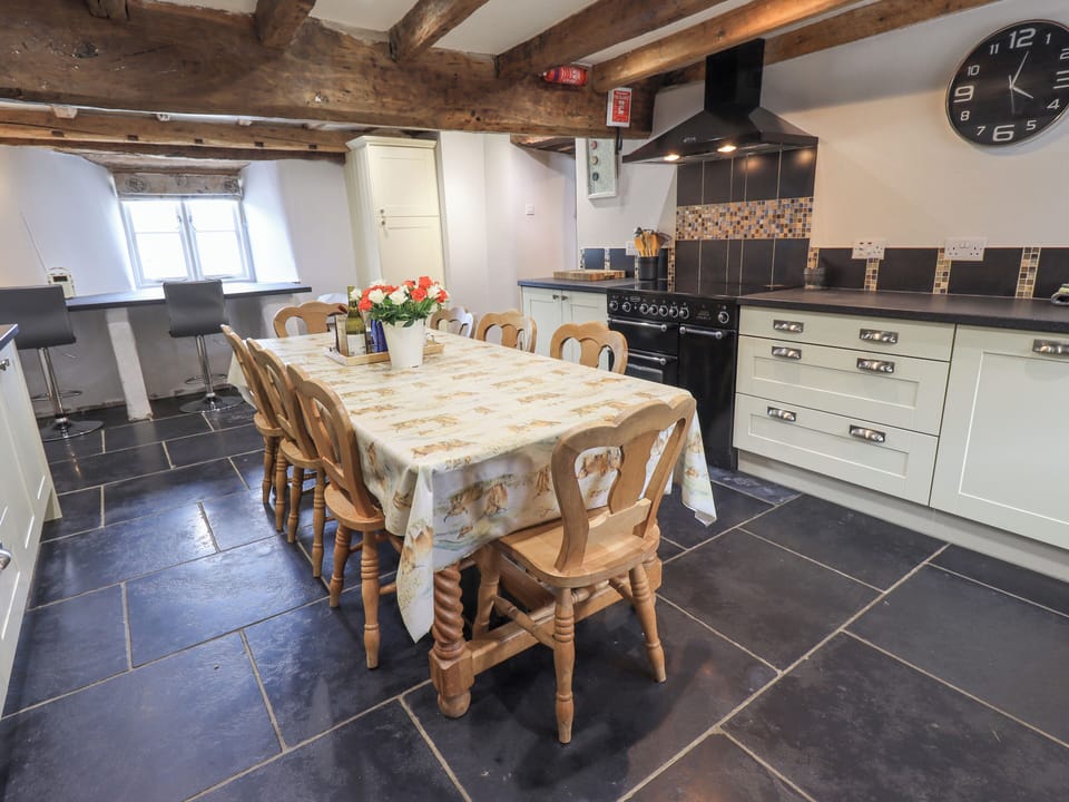 Cottage | Dining