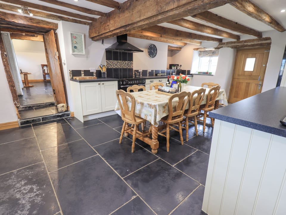 Cottage | Dining